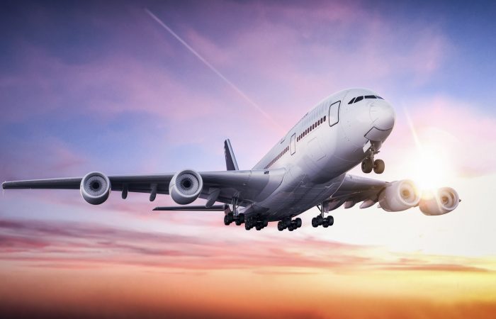 Avión despegando del aeropuerto